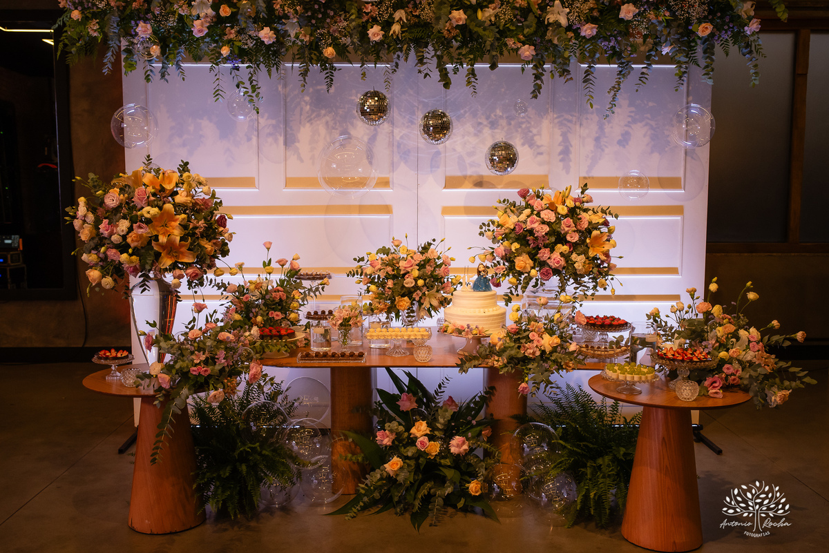 Noite especial – Analu – decoração impecável – debutante -talento -guitarrista – banda – surpresas 15 anos – dança pai – balada – balada -  pista-de-dança - memórias -  Antonio Rocha Fotografias – Engenho Eventos - Pelotas