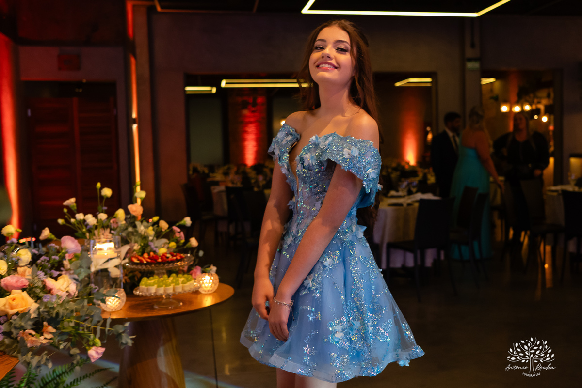 Noite especial – Analu – decoração impecável – debutante -talento -guitarrista – banda – surpresas 15 anos – dança pai – balada – balada -  pista-de-dança - memórias -  Antonio Rocha Fotografias – Engenho Eventos - Pelotas