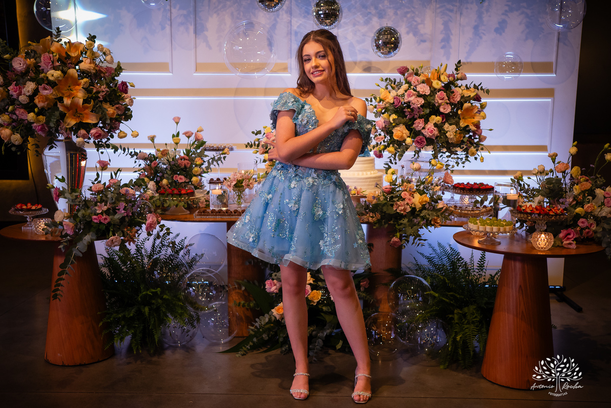 Noite especial – Analu – decoração impecável – debutante -talento -guitarrista – banda – surpresas 15 anos – dança pai – balada – balada -  pista-de-dança - memórias -  Antonio Rocha Fotografias – Engenho Eventos - Pelotas