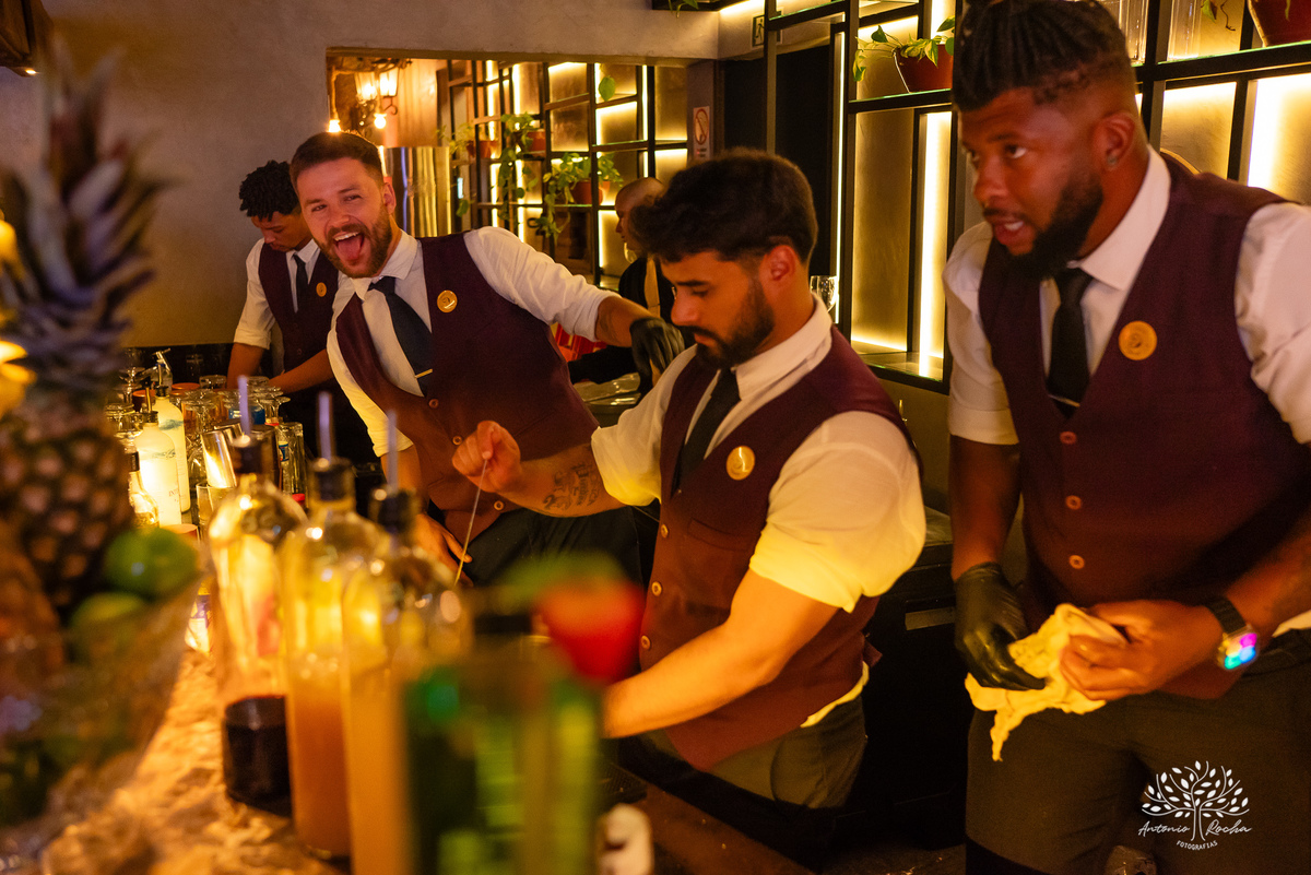 Noite especial – Analu – decoração impecável – debutante -talento -guitarrista – banda – surpresas 15 anos – dança pai – balada – balada -  pista-de-dança - memórias -  Antonio Rocha Fotografias – Engenho Eventos - Pelotas