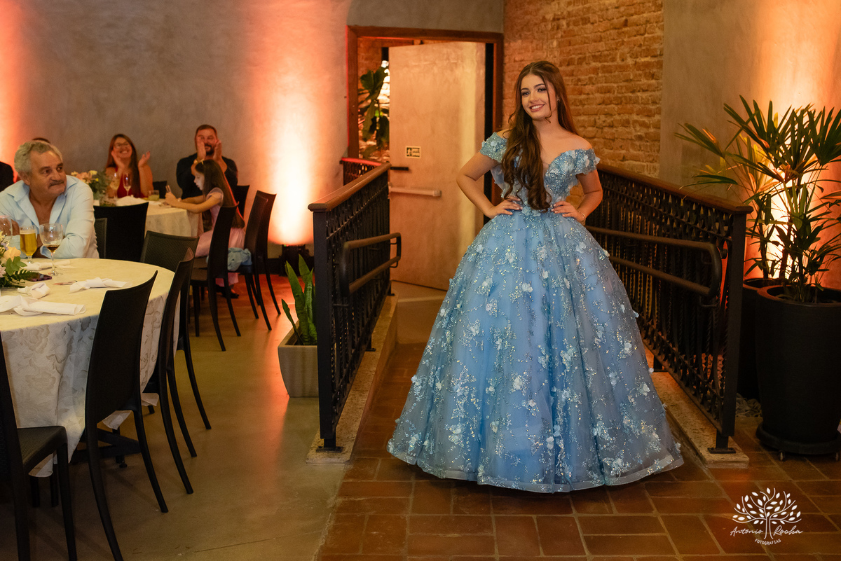 Noite especial – Analu – decoração impecável – debutante -talento -guitarrista – banda – surpresas 15 anos – dança pai – balada – balada -  pista-de-dança - memórias -  Antonio Rocha Fotografias – Engenho Eventos - Pelotas