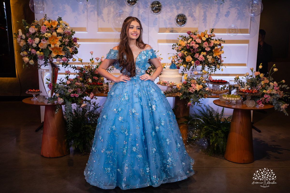 Noite especial – Analu – decoração impecável – debutante -talento -guitarrista – banda – surpresas 15 anos – dança pai – balada – balada -  pista-de-dança - memórias -  Antonio Rocha Fotografias – Engenho Eventos - Pelotas