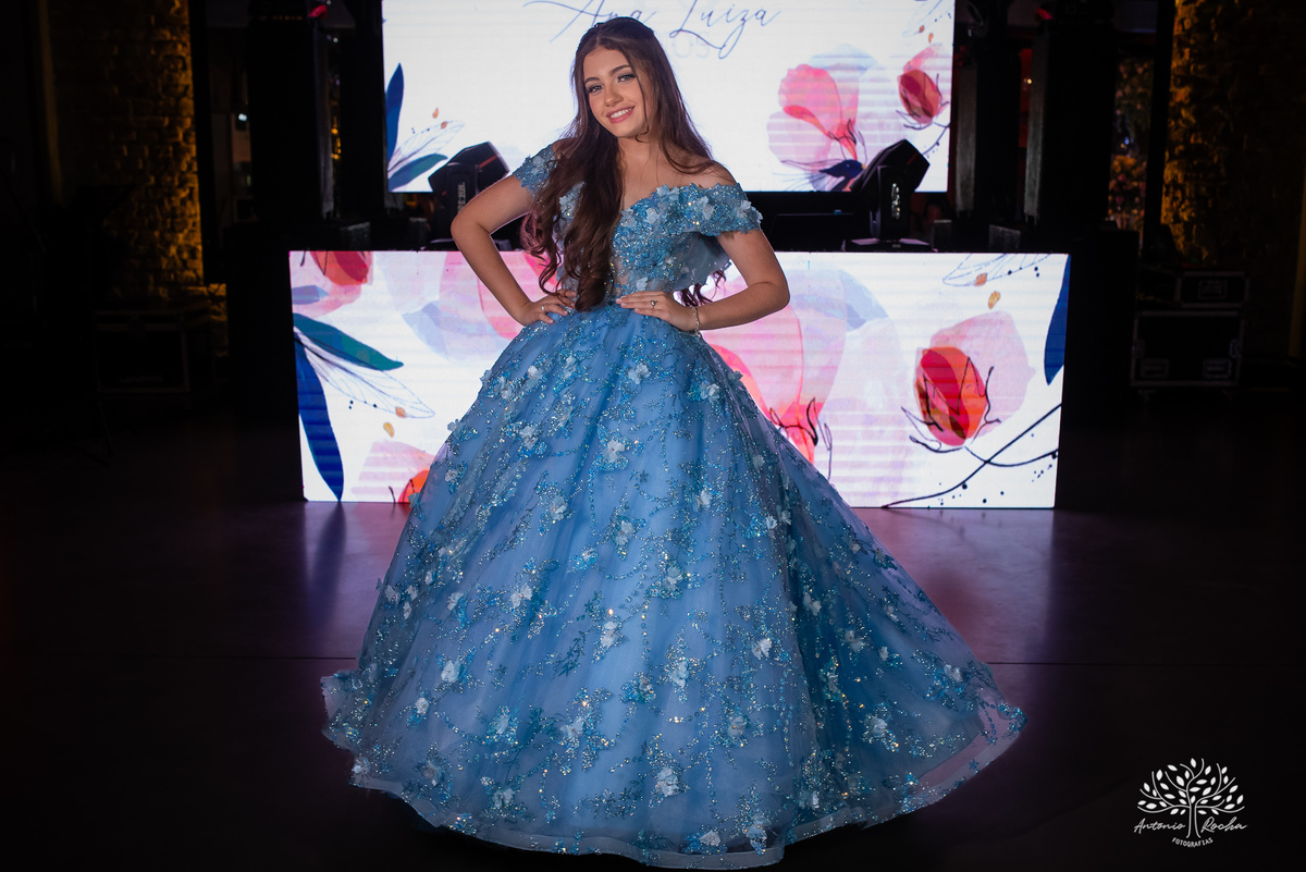 Noite especial – Analu – decoração impecável – debutante -talento -guitarrista – banda – surpresas 15 anos – dança pai – balada – balada -  pista-de-dança - memórias -  Antonio Rocha Fotografias – Engenho Eventos - Pelotas