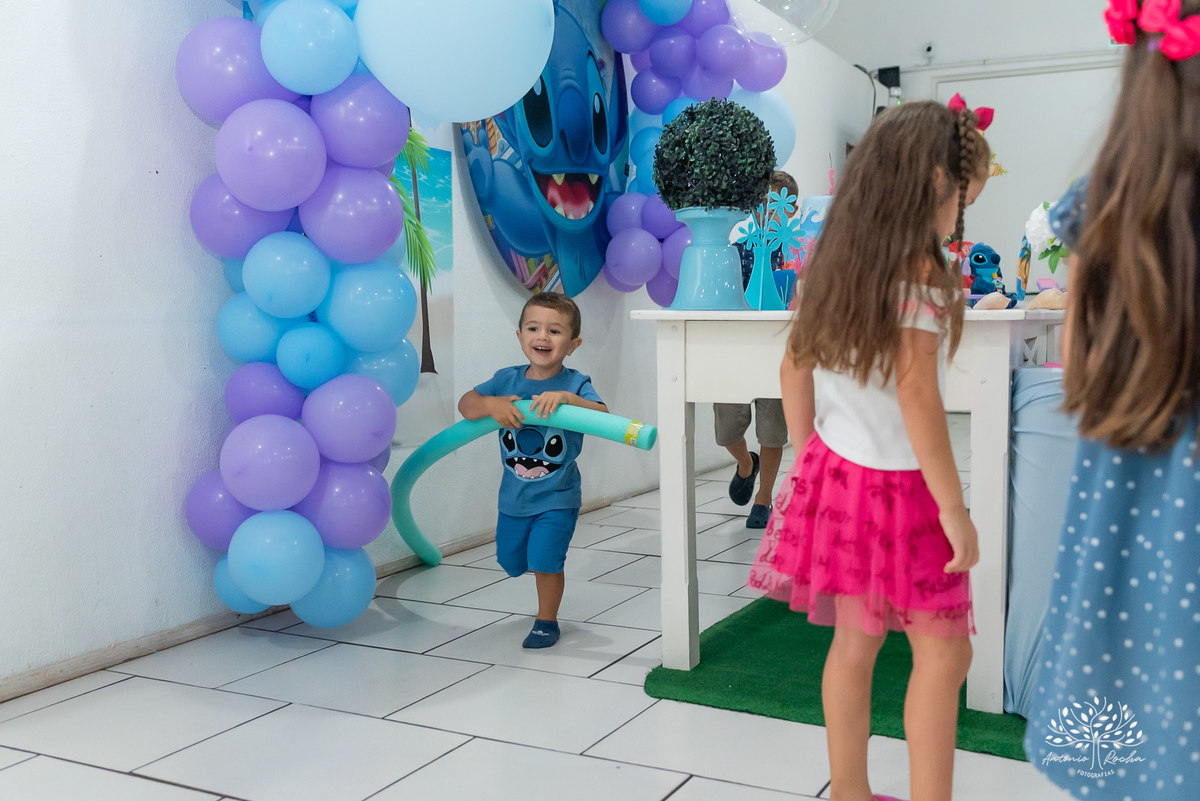 aniversário duplo - Sofia - Pedro - festa - tema Stitch - diversão - crianças - roxito -  fotografia - Cliff Kids - Antonio Rocha Fotografias - Pelotas - Tombo legal - festa no salão
