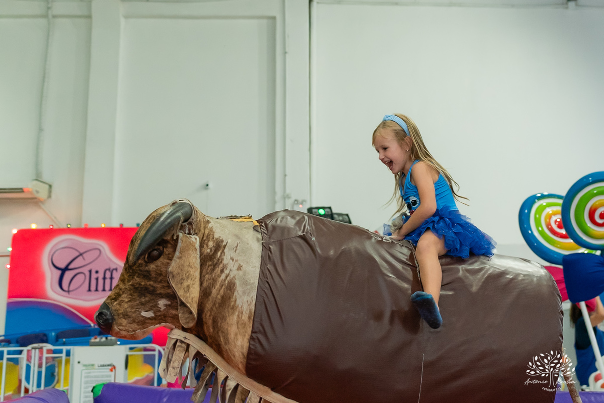 aniversário duplo - Sofia - Pedro - festa - tema Stitch - diversão - crianças - roxito -  fotografia - Cliff Kids - Antonio Rocha Fotografias - Pelotas - Tombo legal - festa no salão