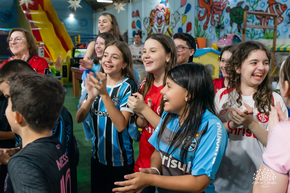 Henrique - Rique - 12 anos - festa infantil - futebol - camisetas times favoritos - brincadeiras - jogo - vínculo afetuoso - família - parabéns - Vini - Vivi -Rafa - campeonatos - cliques – Brincar e Ser feliz – Pelotas - Antonio Rocha Fotografias