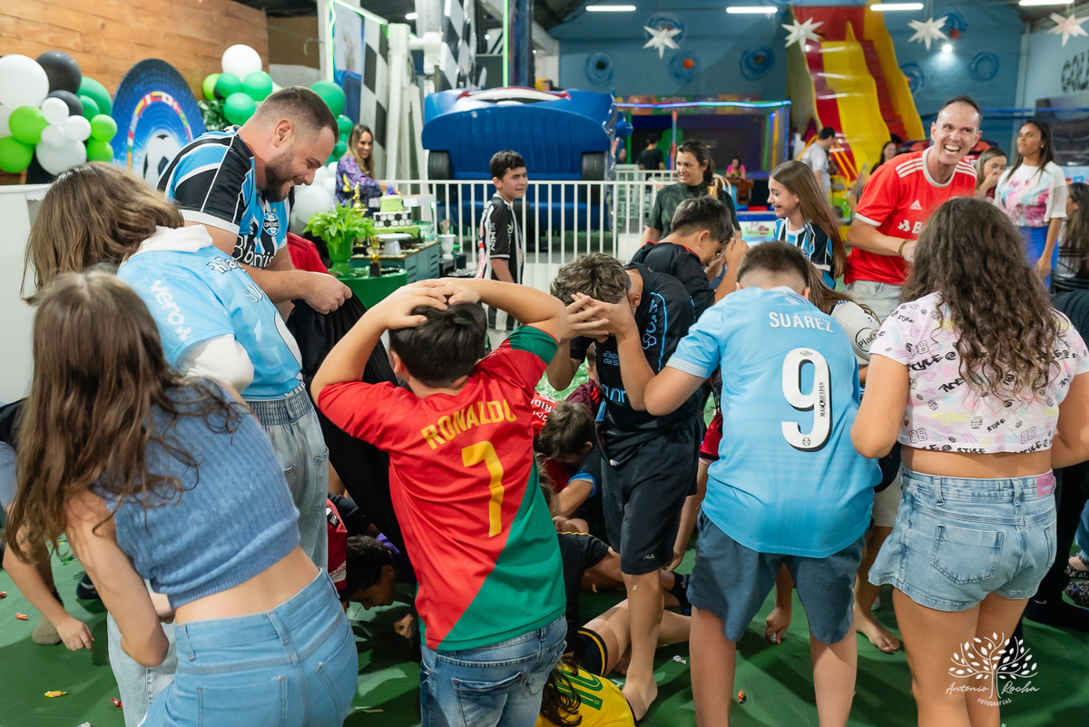 Henrique - Rique - 12 anos - festa infantil - futebol - camisetas times favoritos - brincadeiras - jogo - vínculo afetuoso - família - parabéns - Vini - Vivi -Rafa - campeonatos - cliques – Brincar e Ser feliz – Pelotas - Antonio Rocha Fotografias