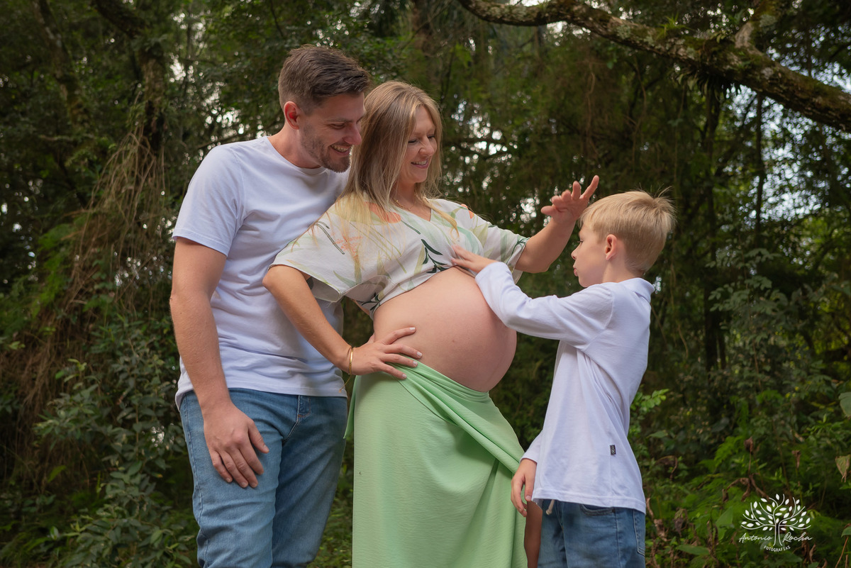 ensaio externo - fotógrafo - gestante - Patrícia - Pedro - família - Alexandre - Arthur - Las - Acácias - expectativa - brincadeira - memórias - criança - conexão - ternura - sessão – fotográfica – Antonio Rocha fotografias - Pelotas