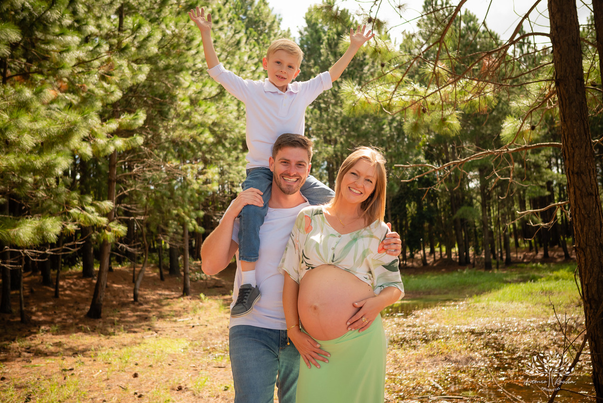 ensaio externo - fotógrafo - gestante - Patrícia - Pedro - família - Alexandre - Arthur - Las - Acácias - expectativa - brincadeira - memórias - criança - conexão - ternura - sessão – fotográfica – Antonio Rocha fotografias - Pelotas