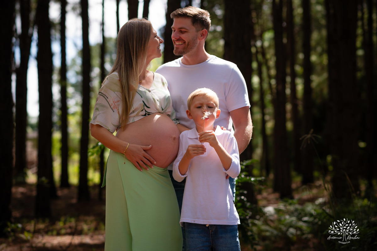 ensaio externo - fotógrafo - gestante - Patrícia - Pedro - família - Alexandre - Arthur - Las - Acácias - expectativa - brincadeira - memórias - criança - conexão - ternura - sessão – fotográfica – Antonio Rocha fotografias - Pelotas