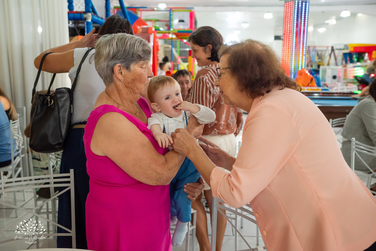 primeiro-aniversário - Luiz-Otávio - menino-sorridente - família - gestação - Elenice - Henrique - espera-ansiosa - festa - amigos - familiares - abraços - brincadeiras - pequenos – Pelotas - dia-especial - carinho - Antonio-Rocha-Fotografias