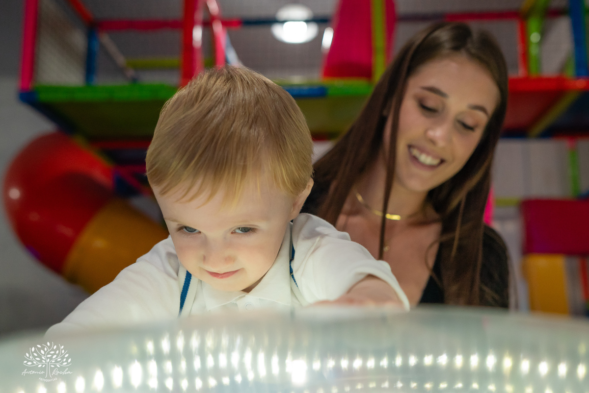 primeiro-aniversário - Luiz-Otávio - menino-sorridente - família - gestação - Elenice - Henrique - espera-ansiosa - festa - amigos - familiares - abraços - brincadeiras - pequenos – Pelotas - dia-especial - carinho - Antonio-Rocha-Fotografias