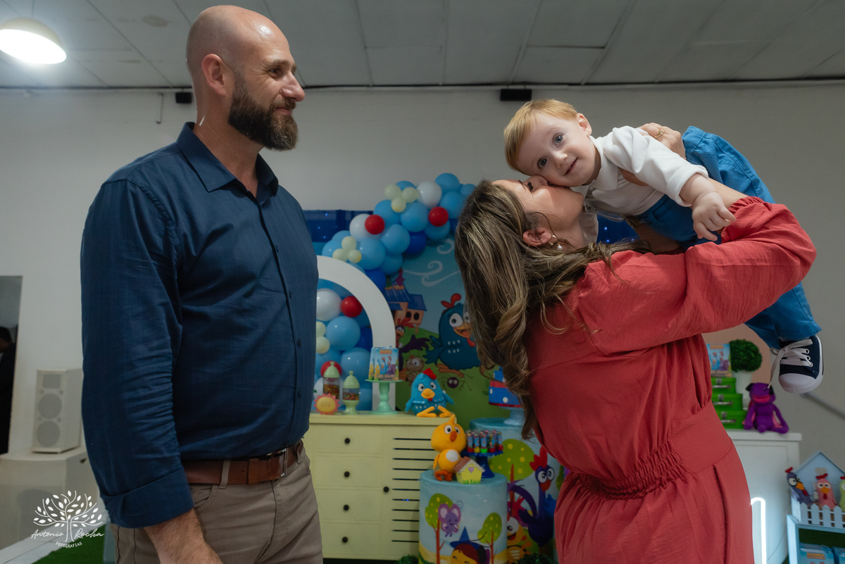 primeiro-aniversário - Luiz-Otávio - menino-sorridente - família - gestação - Elenice - Henrique - espera-ansiosa - festa - amigos - familiares - abraços - brincadeiras - pequenos – Pelotas - dia-especial - carinho - Antonio-Rocha-Fotografiasprimeiro-aniv