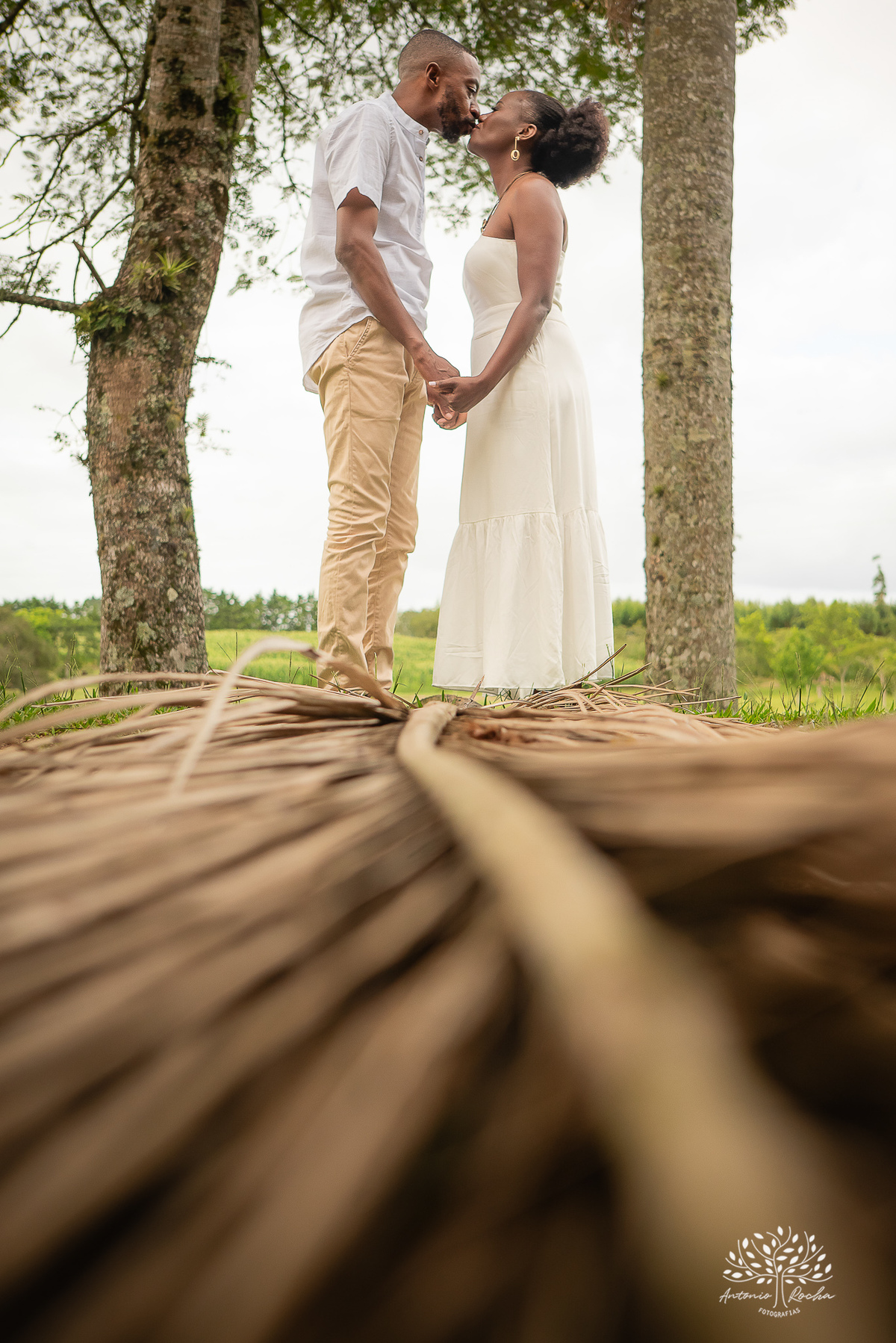 Marcia- Cristiano- amor- ensaio-pré-casamento- conexão- tímidos- espontâneos- genuínos- essência- autêntica- Vinícola-Nardello- vinhedos- paisagem-verde- romance- altar- diversão-memórias- grande-dia- lembranças- fotos- Antonio-Rocha-Fotografias-Pelotas