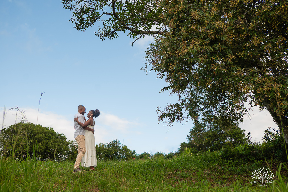 Marcia- Cristiano- amor- ensaio-pré-casamento- conexão- tímidos- espontâneos- genuínos- essência- autêntica- Vinícola-Nardello- vinhedos- paisagem-verde- romance- altar- diversão-memórias- grande-dia- lembranças- fotos- Antonio-Rocha-Fotografias-Pelotas