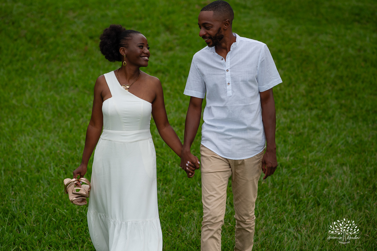 Marcia- Cristiano- amor- ensaio-pré-casamento- conexão- tímidos- espontâneos- genuínos- essência- autêntica- Vinícola-Nardello- vinhedos- paisagem-verde- romance- altar- diversão-memórias- grande-dia- lembranças- fotos- Antonio-Rocha-Fotografias-Pelotas