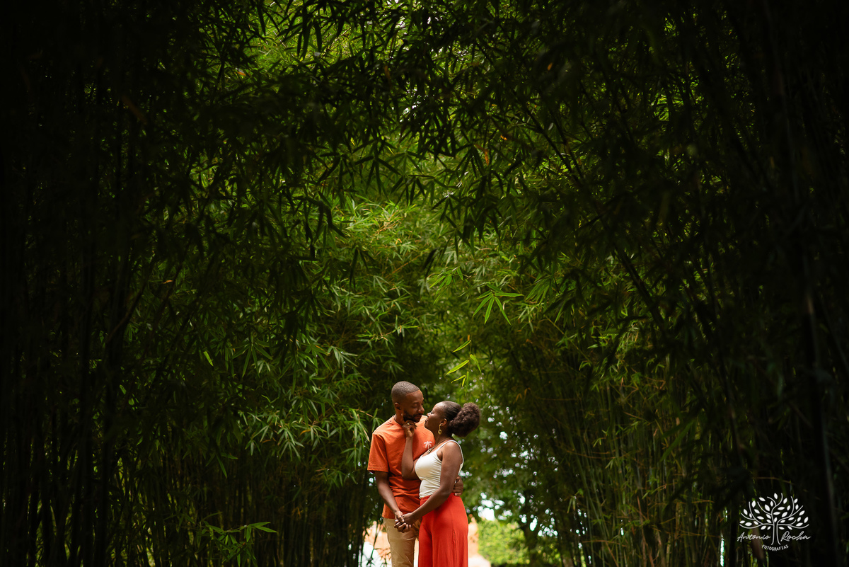 Marcia- Cristiano- amor- ensaio-pré-casamento- conexão- tímidos- espontâneos- genuínos- essência- autêntica- Vinícola-Nardello- vinhedos- paisagem-verde- romance- altar- diversão-memórias- grande-dia- lembranças- fotos- Antonio-Rocha-Fotografias-Pelotas