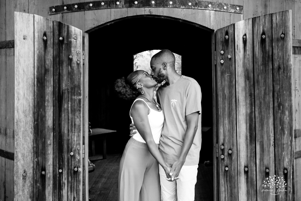 Marcia- Cristiano- amor- ensaio-pré-casamento- conexão- tímidos- espontâneos- genuínos- essência- autêntica- Vinícola-Nardello- vinhedos- paisagem-verde- romance- altar- diversão-memórias- grande-dia- lembranças- fotos- Antonio-Rocha-Fotografias-Pelotas