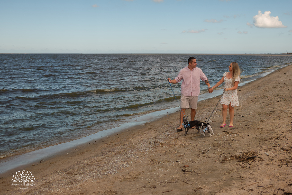 Ensaio pré-casamento - Praia da Capilla – Laranjal - Mayara e Guilherme – Kyko – Fred - pôr do sol – fotografias de qualidade – amor – Pelotas – Antonio Rocha Fotografias – Ensaio externo – Pré Wedding