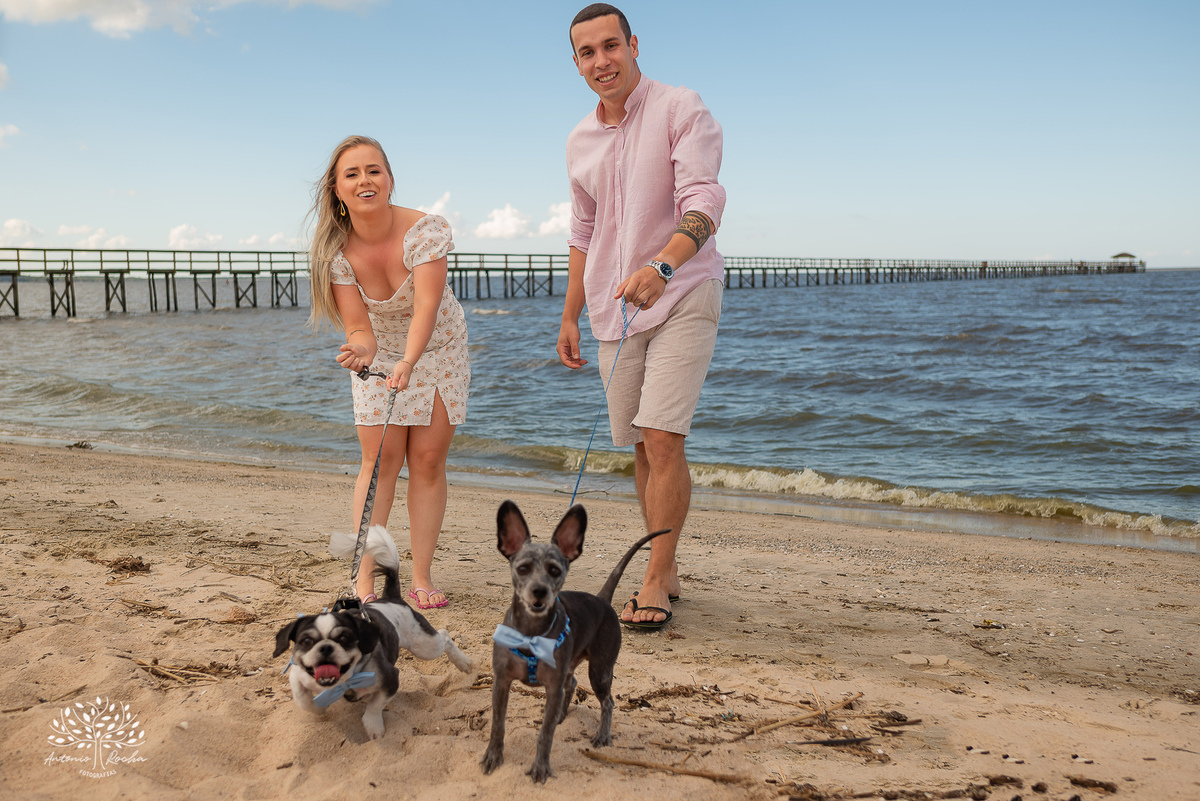 Ensaio pré-casamento - Praia da Capilla – Laranjal - Mayara e Guilherme – Kyko – Fred - pôr do sol – fotografias de qualidade – amor – Pelotas – Antonio Rocha Fotografias – Ensaio externo – Pré Wedding