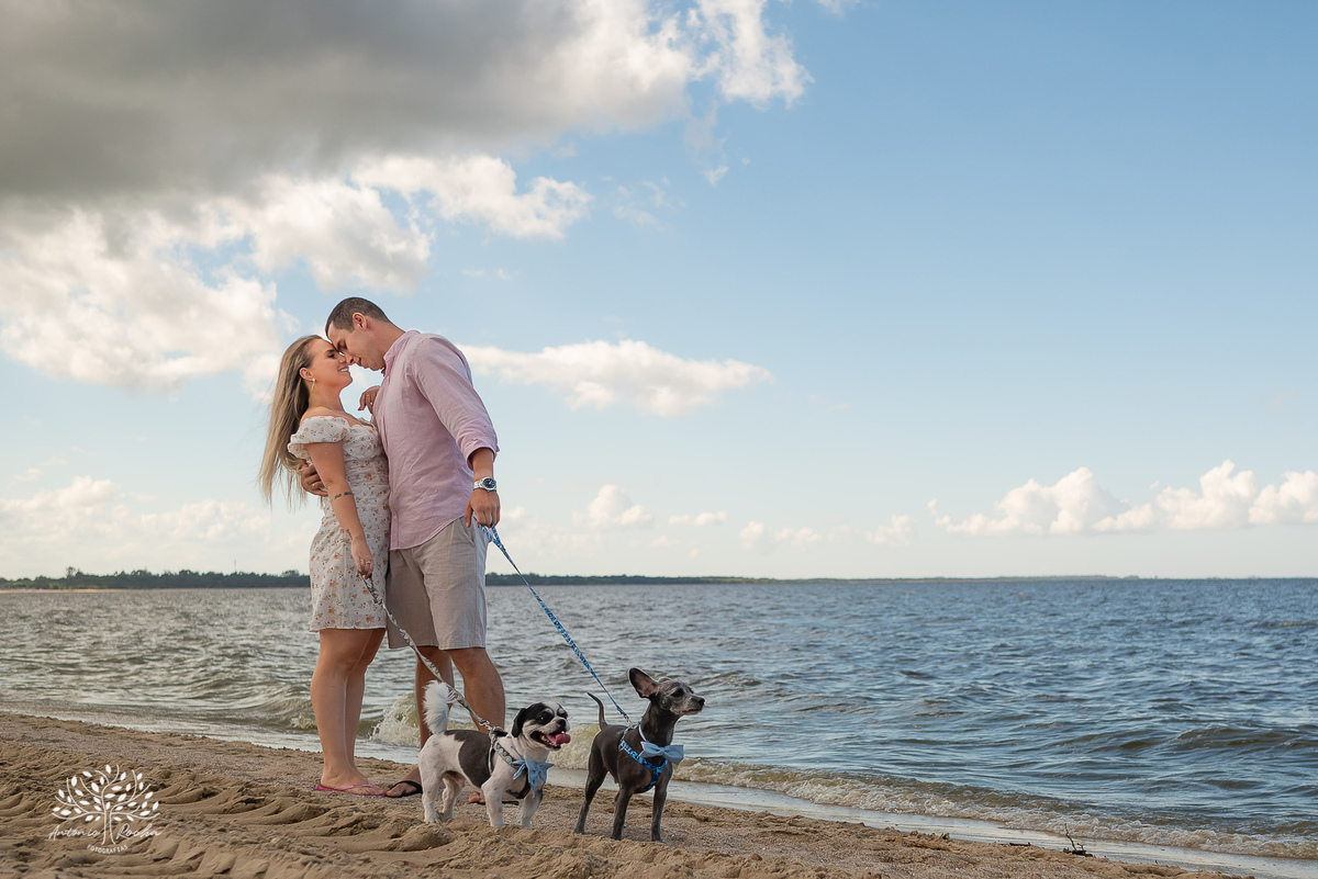 Ensaio pré-casamento - Praia da Capilla – Laranjal - Mayara e Guilherme – Kyko – Fred - pôr do sol – fotografias de qualidade – amor – Pelotas – Antonio Rocha Fotografias – Ensaio externo – Pré Wedding
