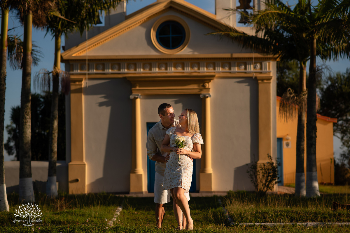 Ensaio pré-casamento - Praia da Capilla – Laranjal - Mayara e Guilherme – Kyko – Fred - pôr do sol – fotografias de qualidade – amor – Pelotas – Antonio Rocha Fotografias – Ensaio externo – Pré Wedding