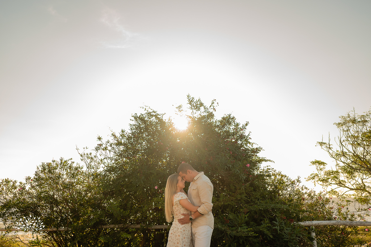 Ensaio pré-casamento - Praia da Capilla – Laranjal - Mayara e Guilherme – Kyko – Fred - pôr do sol – fotografias de qualidade – amor – Pelotas – Antonio Rocha Fotografias – Ensaio externo – Pré Wedding