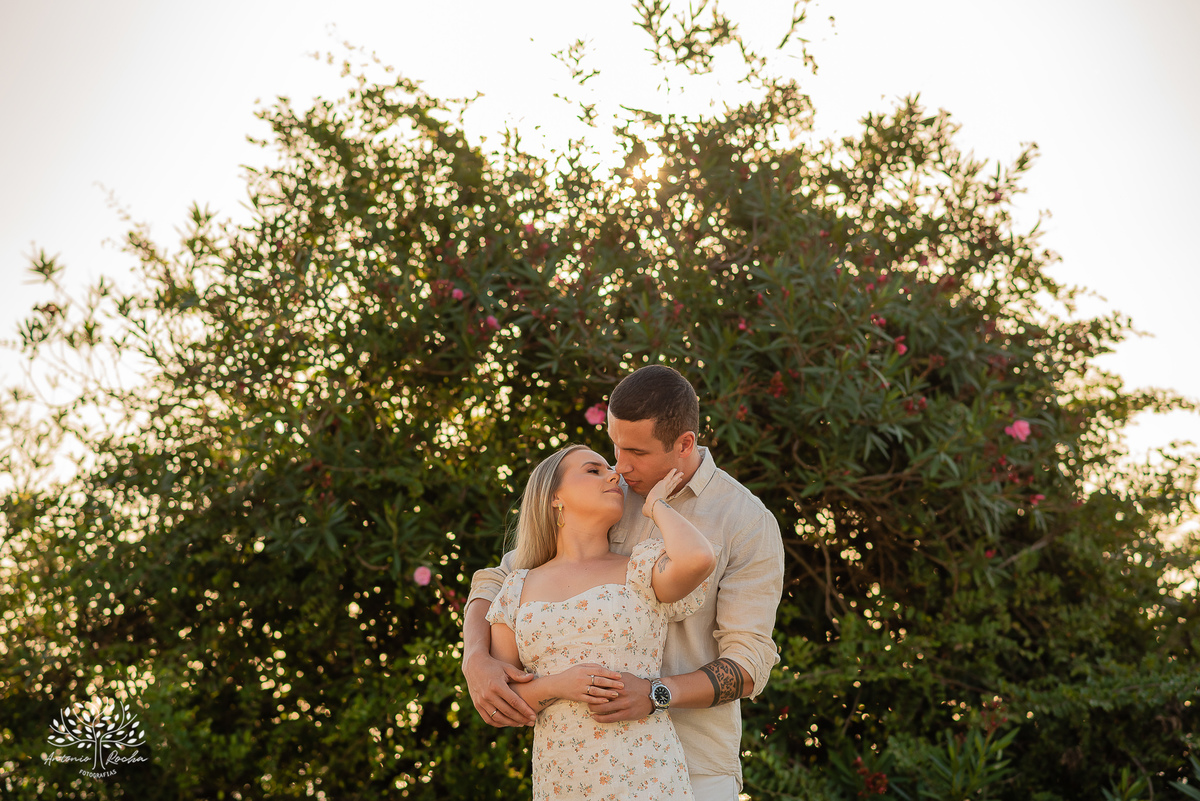 Ensaio pré-casamento - Praia da Capilla – Laranjal - Mayara e Guilherme – Kyko – Fred - pôr do sol – fotografias de qualidade – amor – Pelotas – Antonio Rocha Fotografias – Ensaio externo – Pré Wedding