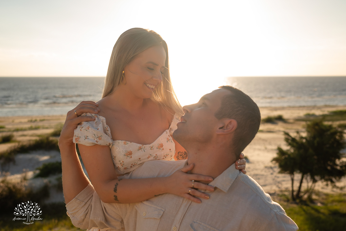 Ensaio pré-casamento - Praia da Capilla – Laranjal - Mayara e Guilherme – Kyko – Fred - pôr do sol – fotografias de qualidade – amor – Pelotas – Antonio Rocha Fotografias – Ensaio externo – Pré Wedding