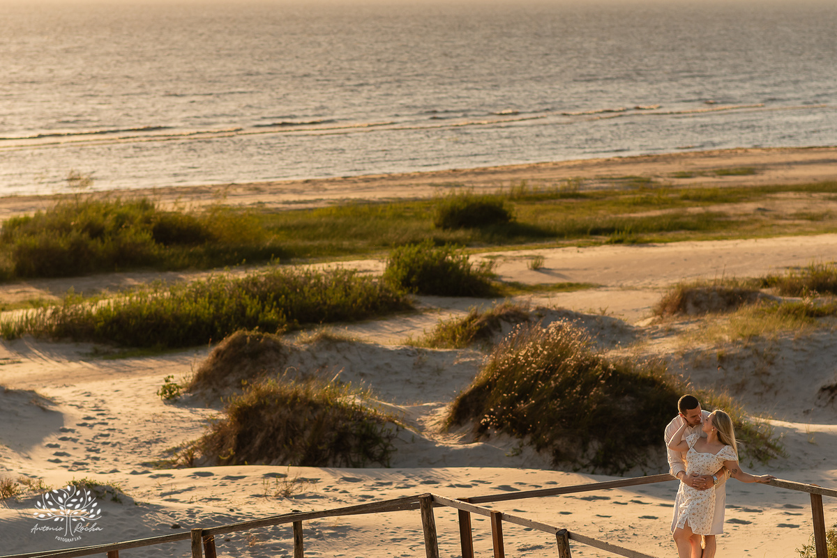 Ensaio pré-casamento - Praia da Capilla – Laranjal - Mayara e Guilherme – Kyko – Fred - pôr do sol – fotografias de qualidade – amor – Pelotas – Antonio Rocha Fotografias – Ensaio externo – Pré Wedding