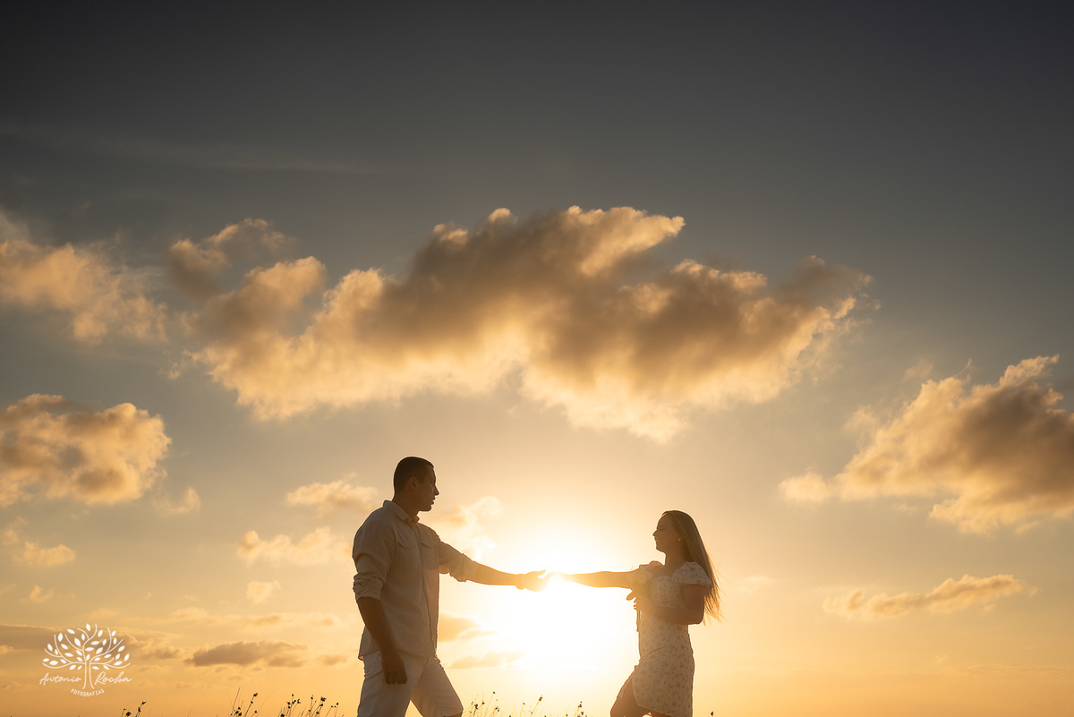 Ensaio pré-casamento - Praia da Capilla – Laranjal - Mayara e Guilherme – Kyko – Fred - pôr do sol – fotografias de qualidade – amor – Pelotas – Antonio Rocha Fotografias – Ensaio externo – Pré Wedding