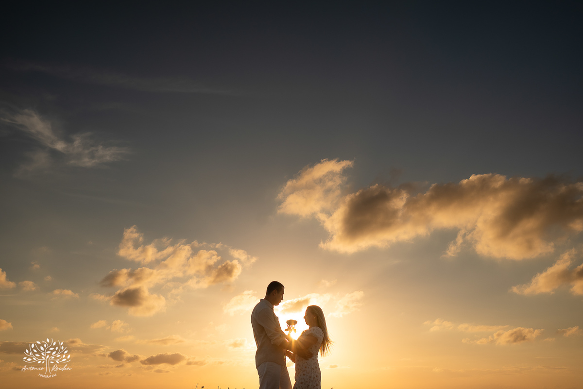 Ensaio pré-casamento - Praia da Capilla – Laranjal - Mayara e Guilherme – Kyko – Fred - pôr do sol – fotografias de qualidade – amor – Pelotas – Antonio Rocha Fotografias – Ensaio externo – Pré Wedding