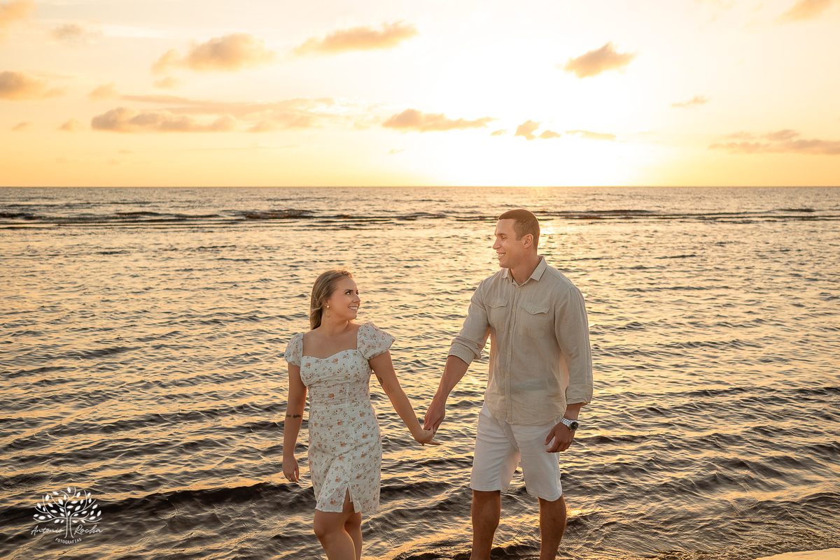 Ensaio pré-casamento - Praia da Capilla – Laranjal - Mayara e Guilherme – Kyko – Fred - pôr do sol – fotografias de qualidade – amor – Pelotas – Antonio Rocha Fotografias – Ensaio externo – Pré Wedding