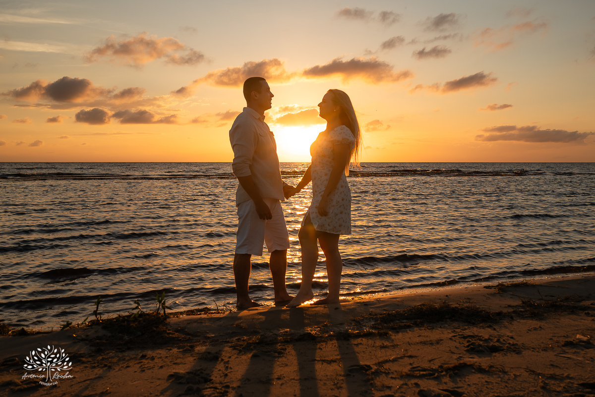 Ensaio pré-casamento - Praia da Capilla – Laranjal - Mayara e Guilherme – Kyko – Fred - pôr do sol – fotografias de qualidade – amor – Pelotas – Antonio Rocha Fotografias – Ensaio externo – Pré Wedding