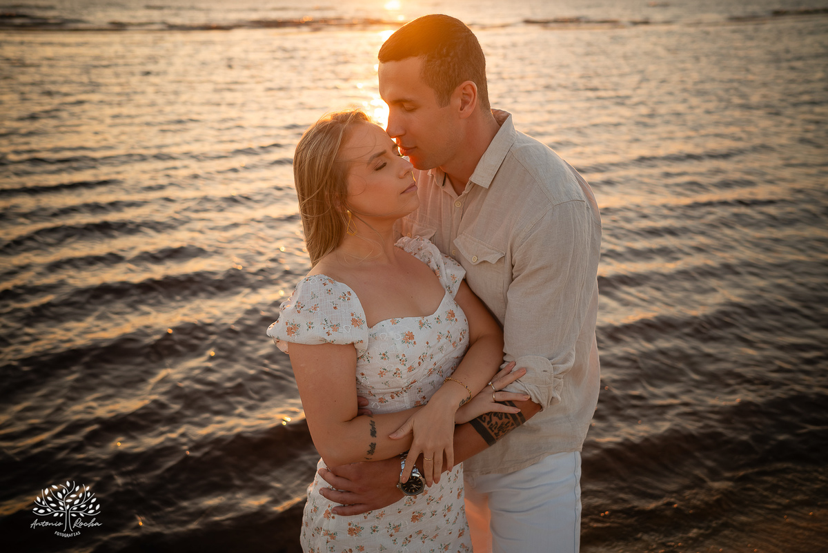 Ensaio pré-casamento - Praia da Capilla – Laranjal - Mayara e Guilherme – Kyko – Fred - pôr do sol – fotografias de qualidade – amor – Pelotas – Antonio Rocha Fotografias – Ensaio externo – Pré Wedding