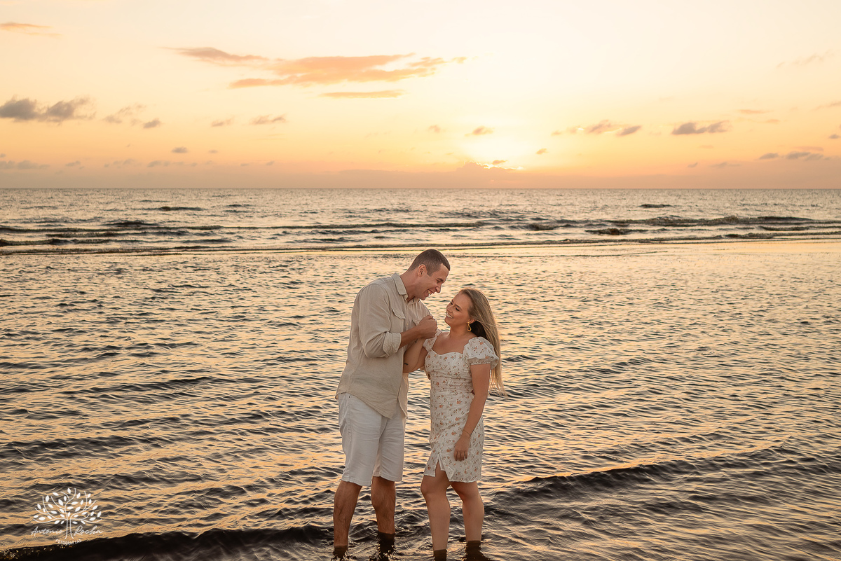 Ensaio pré-casamento - Praia da Capilla – Laranjal - Mayara e Guilherme – Kyko – Fred - pôr do sol – fotografias de qualidade – amor – Pelotas – Antonio Rocha Fotografias – Ensaio externo – Pré Wedding