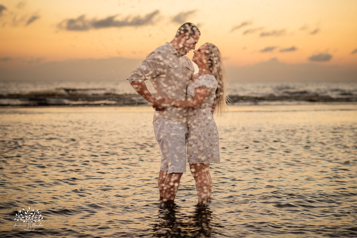 Ensaio pré-casamento - Praia da Capilla – Laranjal - Mayara e Guilherme – Kyko – Fred - pôr do sol – fotografias de qualidade – amor – Pelotas – Antonio Rocha Fotografias – Ensaio externo – Pré Wedding