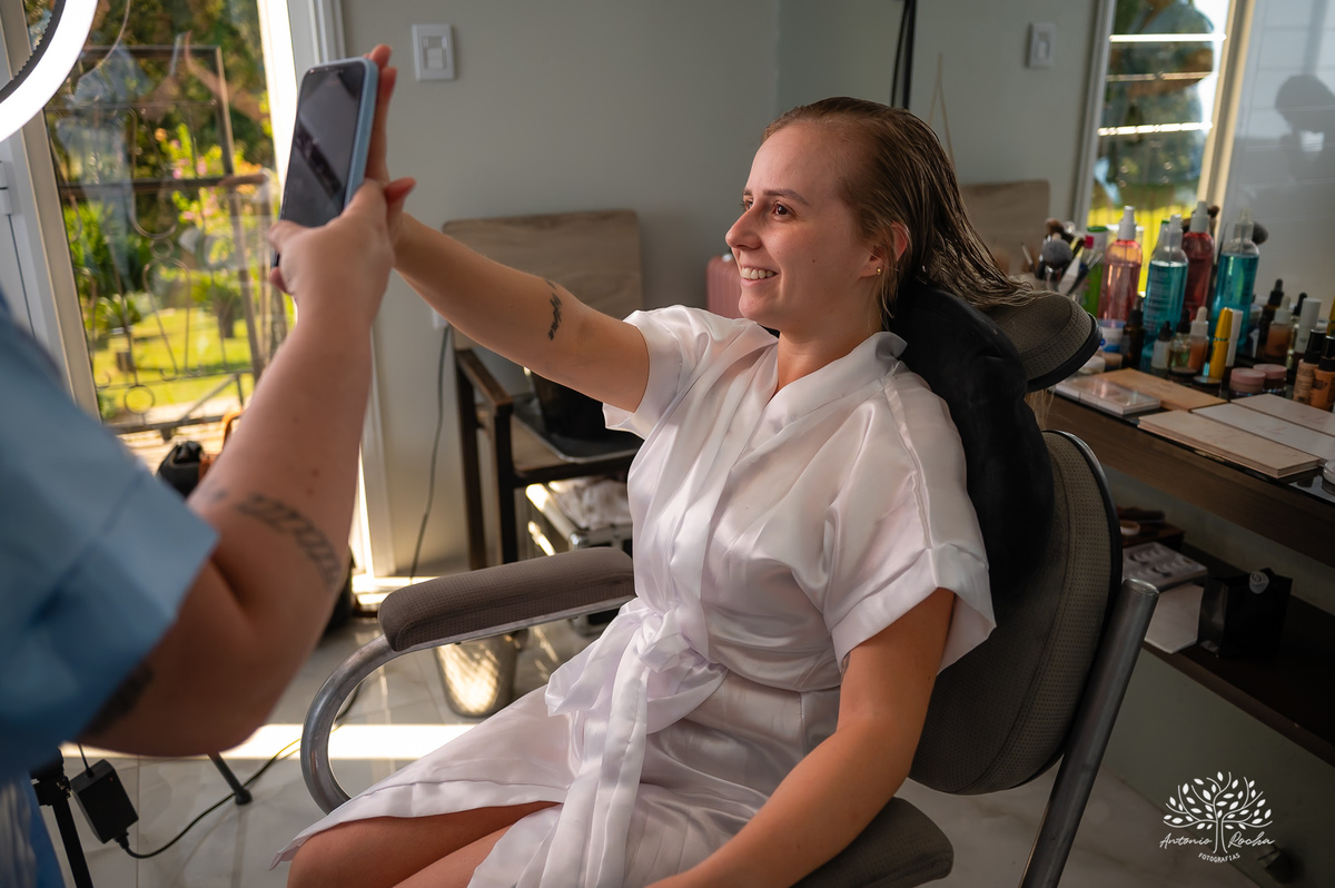 Mayara- Guilherme- Making Of- camarim- Chácara do Amanhecer- Studio Mayer- maquiagem- cabelo- mãe- sogra- madrinhas- daminhas- cinto- convidados- ansiedade- alegria- cerimônia- sim- cliques- emoção- Antonio Rocha Fotografias