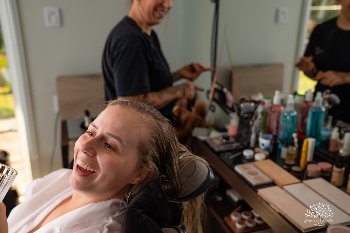 Mayara- Guilherme- Making Of- camarim- Chácara do Amanhecer- Studio Mayer- maquiagem- cabelo- mãe- sogra- madrinhas- daminhas- cinto- convidados- ansiedade- alegria- cerimônia- sim- cliques- emoção- Antonio Rocha Fotografias