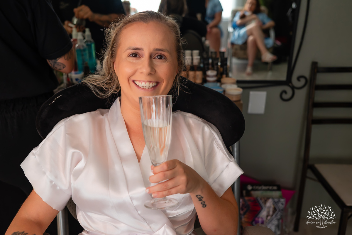 Mayara- Guilherme- Making Of- camarim- Chácara do Amanhecer- Studio Mayer- maquiagem- cabelo- mãe- sogra- madrinhas- daminhas- cinto- convidados- ansiedade- alegria- cerimônia- sim- cliques- emoção- Antonio Rocha Fotografias