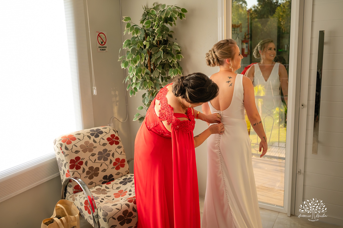 Mayara- Guilherme- Making Of- camarim- Chácara do Amanhecer- Studio Mayer- maquiagem- cabelo- mãe- sogra- madrinhas- daminhas- cinto- convidados- ansiedade- alegria- cerimônia- sim- cliques- emoção- Antonio Rocha Fotografias