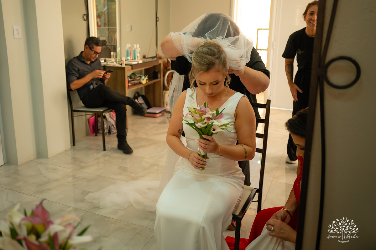 Mayara- Guilherme- Making Of- camarim- Chácara do Amanhecer- Studio Mayer- maquiagem- cabelo- mãe- sogra- madrinhas- daminhas- cinto- convidados- ansiedade- alegria- cerimônia- sim- cliques- emoção- Antonio Rocha FotografiasMayara- Guilherme- Making Of- c