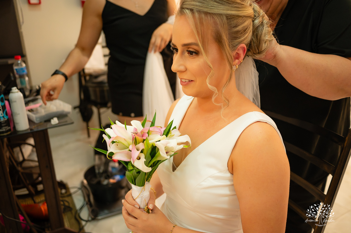 Mayara- Guilherme- Making Of- camarim- Chácara do Amanhecer- Studio Mayer- maquiagem- cabelo- mãe- sogra- madrinhas- daminhas- cinto- convidados- ansiedade- alegria- cerimônia- sim- cliques- emoção- Antonio Rocha Fotografias