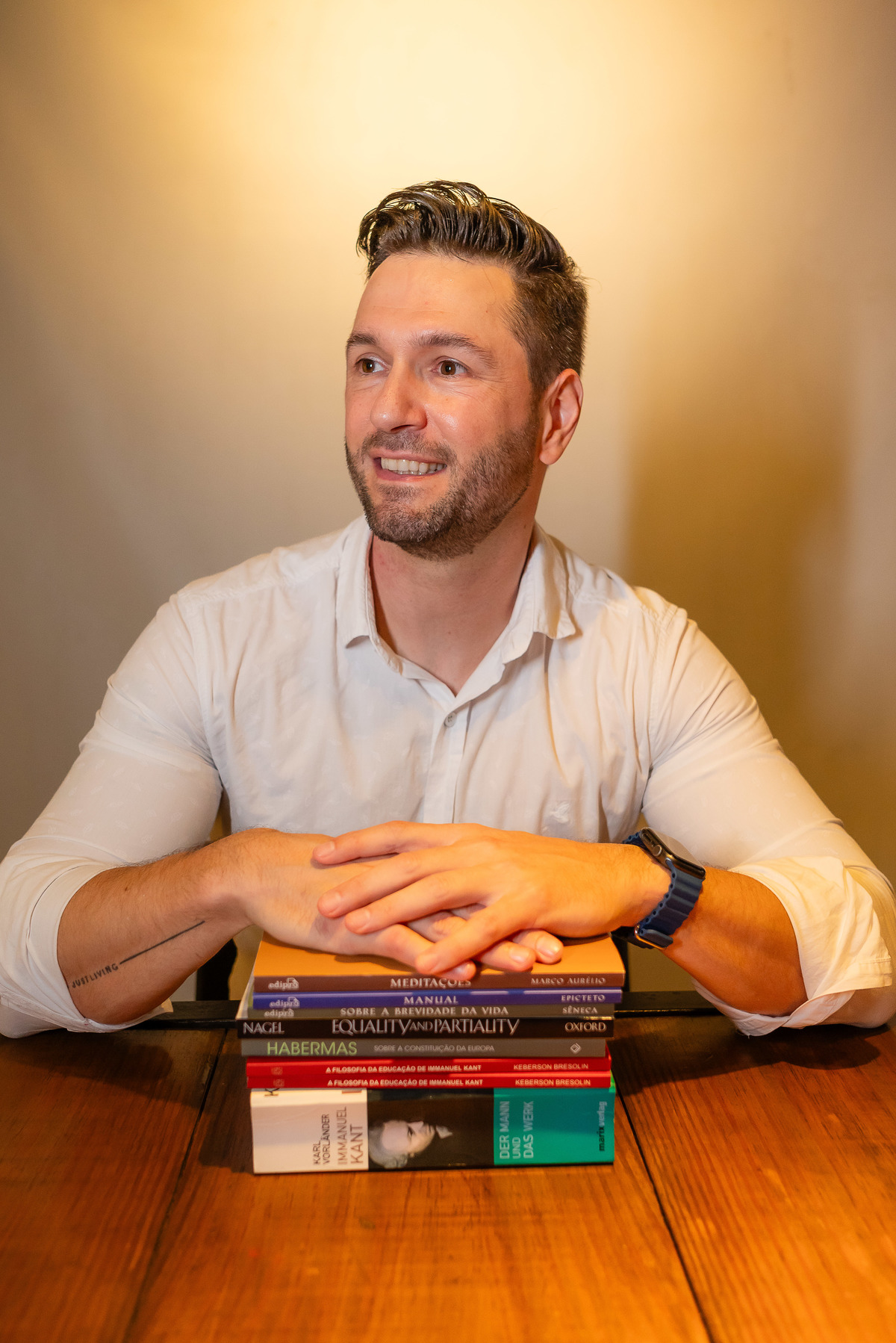 1.	Keberson Bresolin – Filosofia - Arte de viver - Ensaio exclusivo - Essência profissional - Personalidade única - Hub 1005 – coworking - Mente do filósofo – Humanidade - Antonio Rocha Fotografias - Pelotas