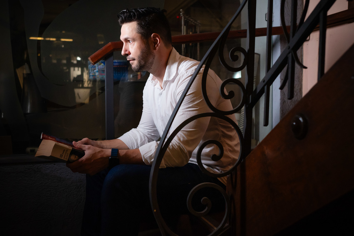 1.	Keberson Bresolin – Filosofia - Arte de viver - Ensaio exclusivo - Essência profissional - Personalidade única - Hub 1005 – coworking - Mente do filósofo – Humanidade - Antonio Rocha Fotografias - Pelotas