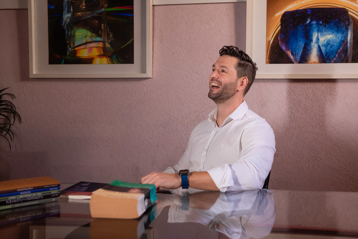 1.	Keberson Bresolin – Filosofia - Arte de viver - Ensaio exclusivo - Essência profissional - Personalidade única - Hub 1005 – coworking - Mente do filósofo – Humanidade - Antonio Rocha Fotografias - Pelotas