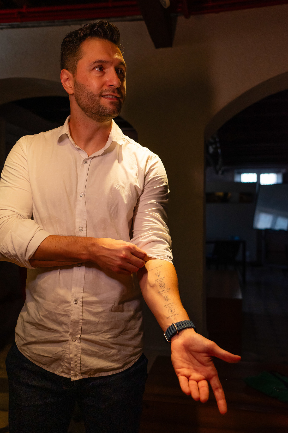 1.	Keberson Bresolin – Filosofia - Arte de viver - Ensaio exclusivo - Essência profissional - Personalidade única - Hub 1005 – coworking - Mente do filósofo – Humanidade - Antonio Rocha Fotografias - Pelotas