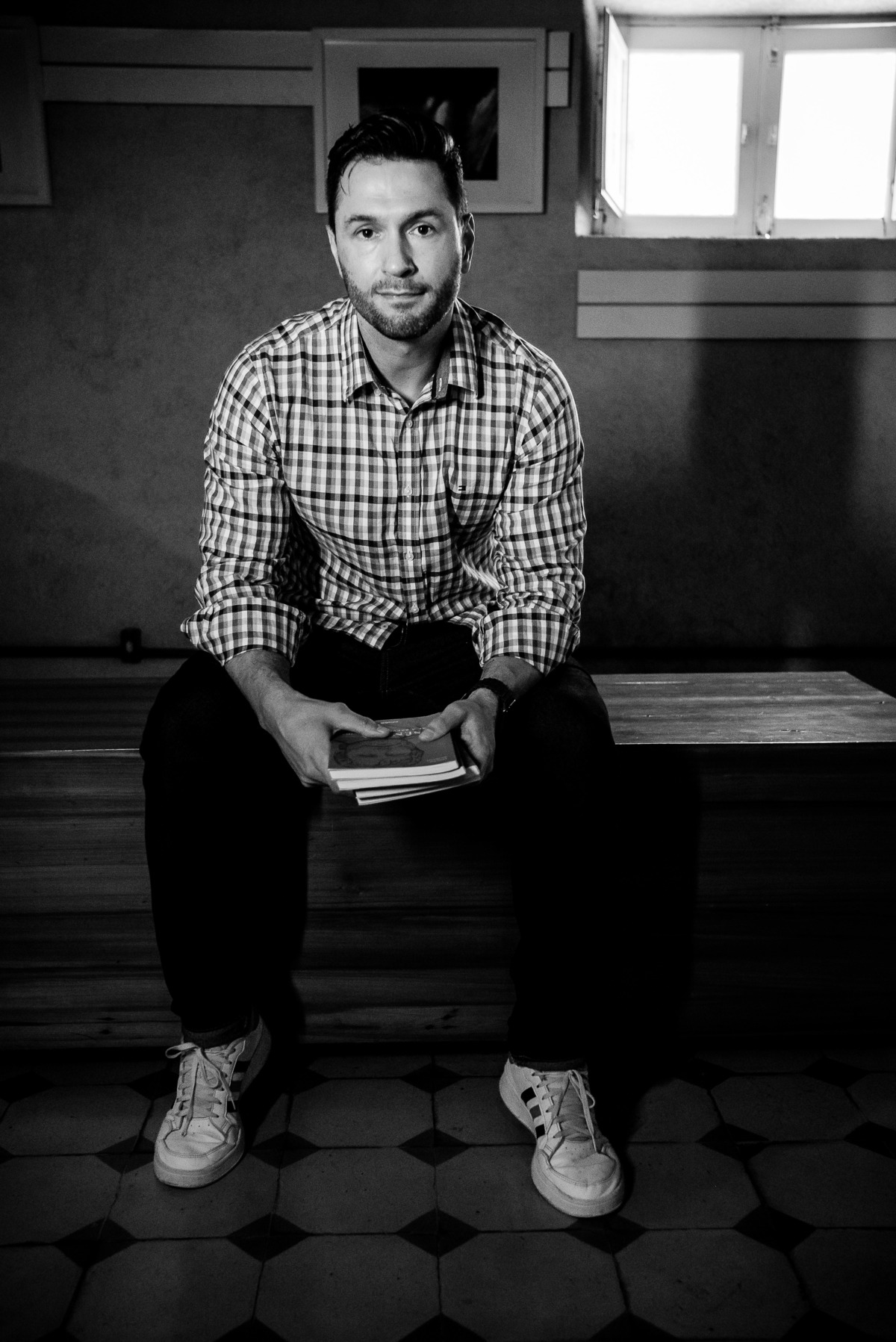 1.	Keberson Bresolin – Filosofia - Arte de viver - Ensaio exclusivo - Essência profissional - Personalidade única - Hub 1005 – coworking - Mente do filósofo – Humanidade - Antonio Rocha Fotografias - Pelotas