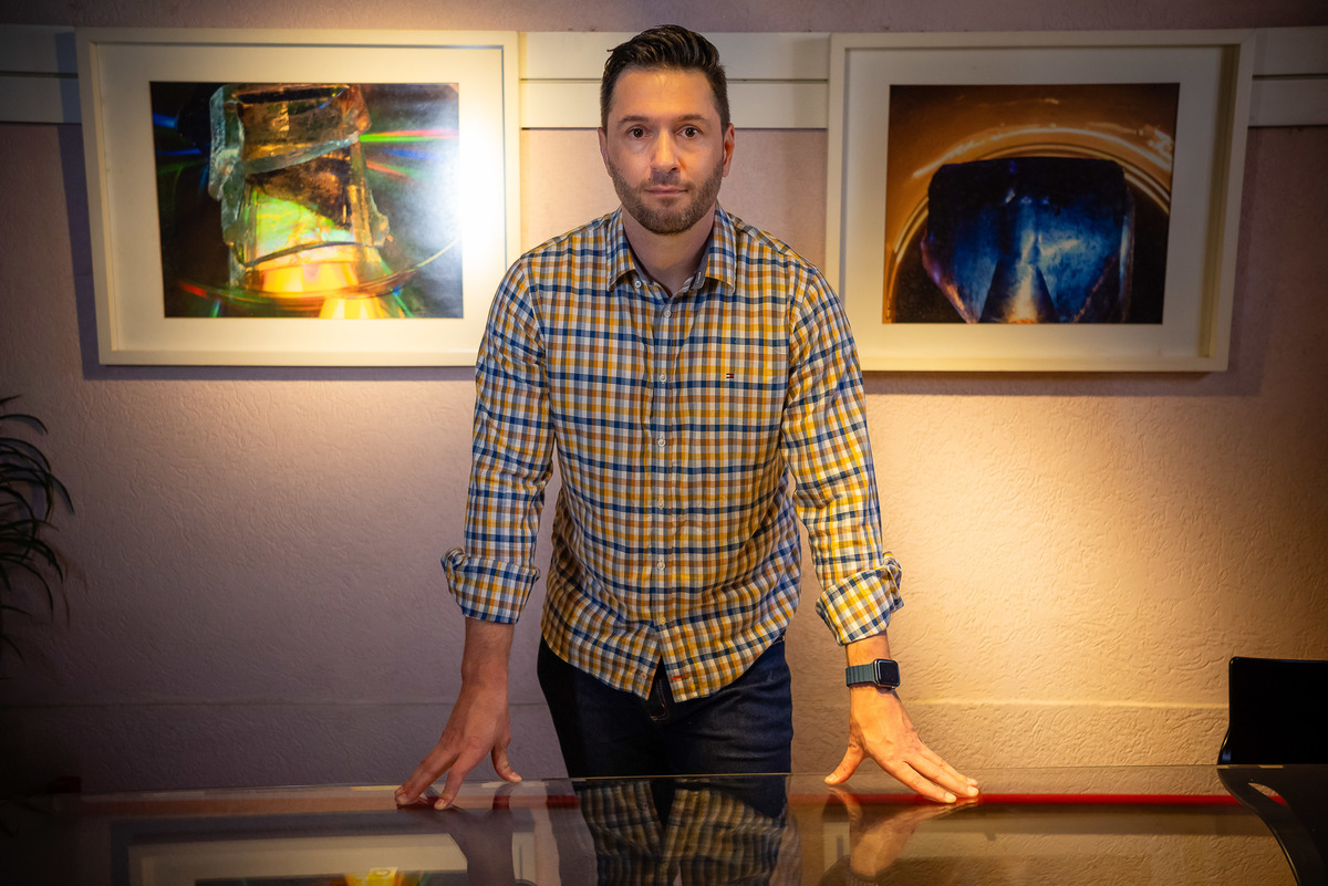 1.	Keberson Bresolin – Filosofia - Arte de viver - Ensaio exclusivo - Essência profissional - Personalidade única - Hub 1005 – coworking - Mente do filósofo – Humanidade - Antonio Rocha Fotografias - Pelotas