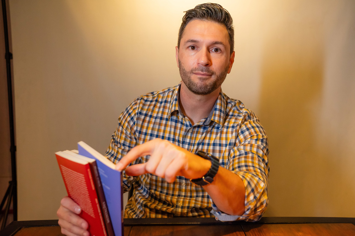 1.	Keberson Bresolin – Filosofia - Arte de viver - Ensaio exclusivo - Essência profissional - Personalidade única - Hub 1005 – coworking - Mente do filósofo – Humanidade - Antonio Rocha Fotografias - Pelotas